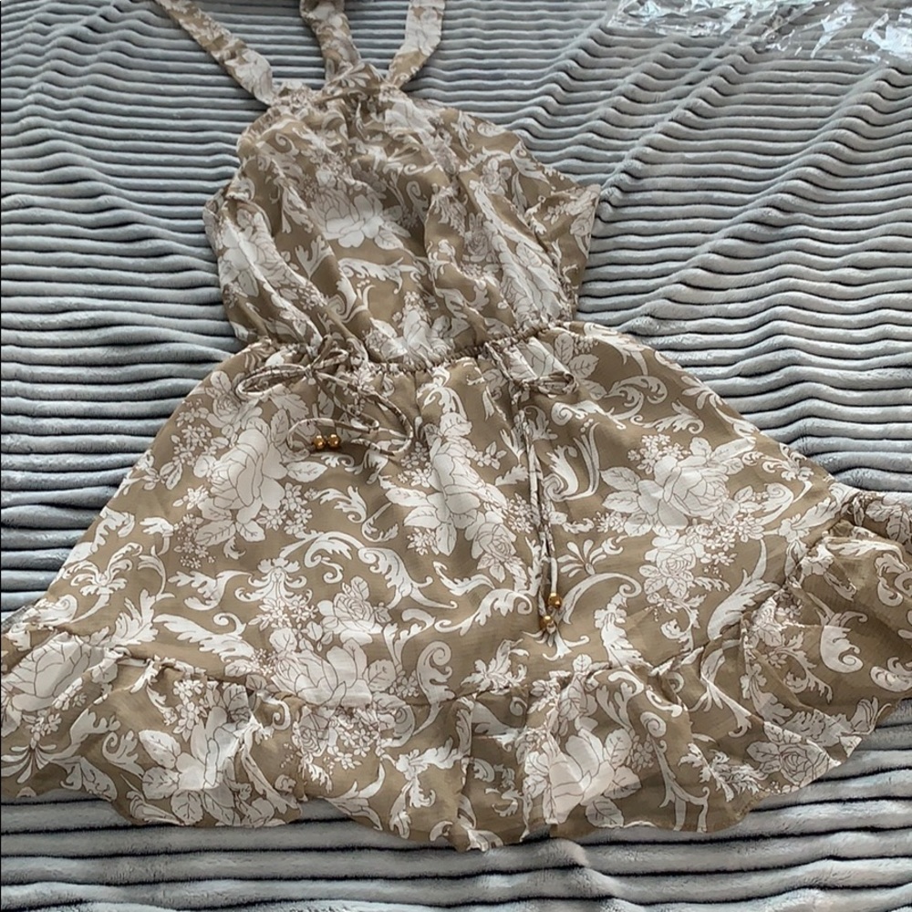 Backless dress